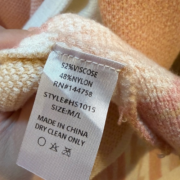 Elegant Pink and Cream Cardigan - Picture 10 of 11